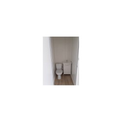 Contenedor de oficina de 18 m2 con aseos