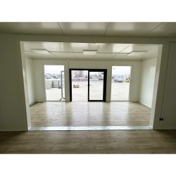 Un Edificio De Láminas - Edificio Comercial Y De Oficinas - 6 Instalaciones - 63m2